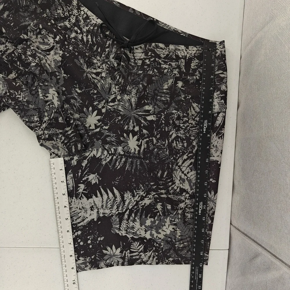 Lululemon Board Shorts Mens 33 Black Current State Stretch Lightweight Unlined